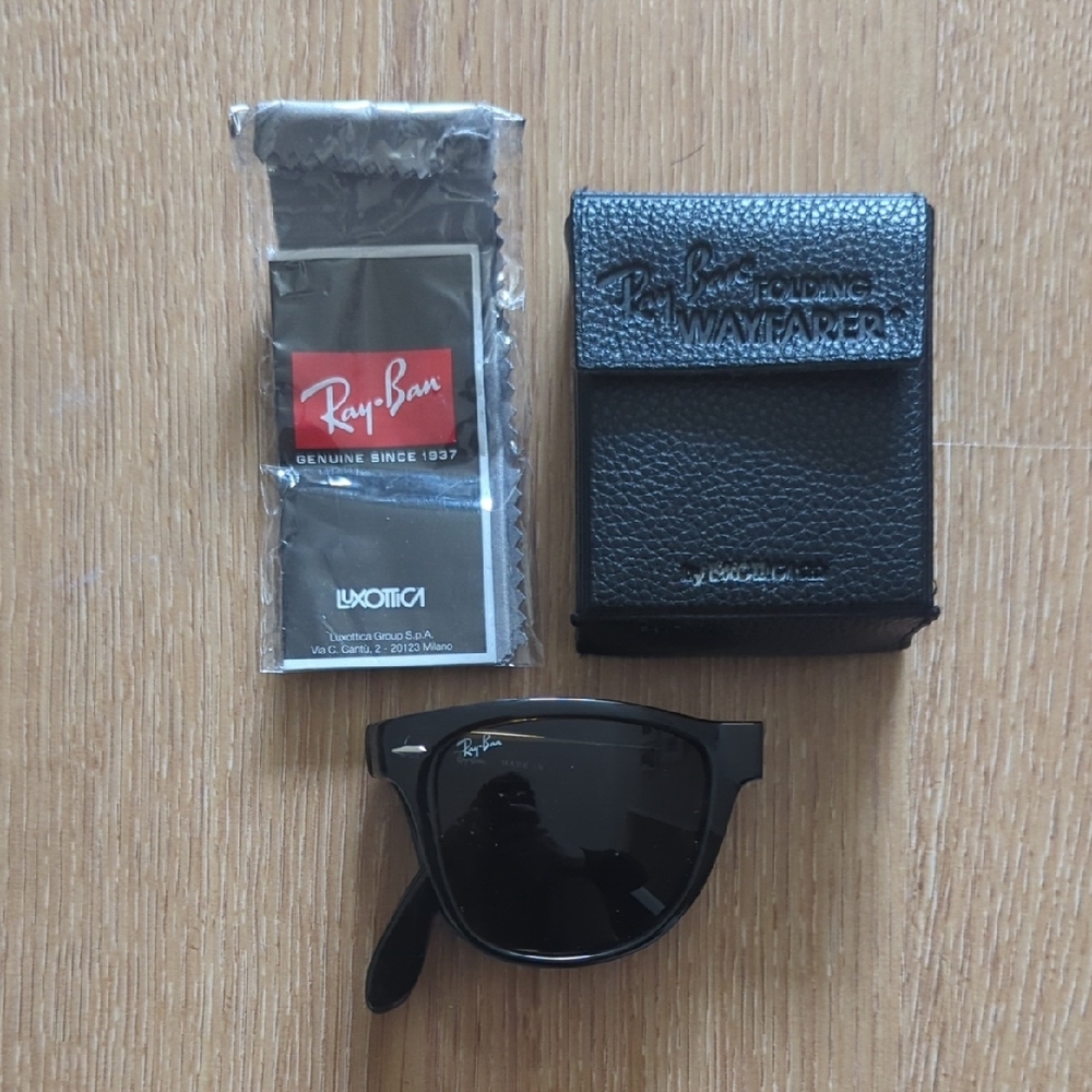 Ray-Ban RB4105 Folding Wayfarer Classics